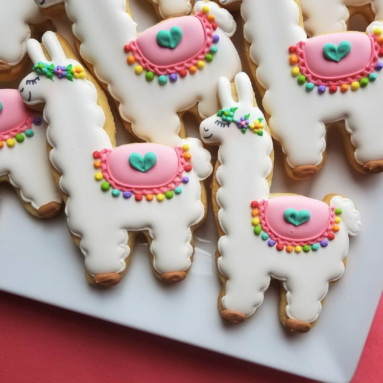 Llama Cookie Cutter 4in
