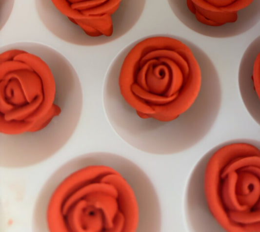 Edible Decorations Mini Red Roses 7/8 Inch 10 Count