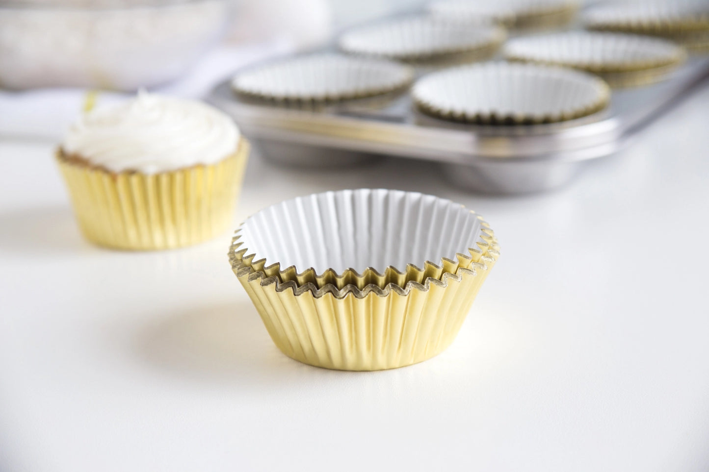 Cupcake Liners Standard Gold Foil 32-Count