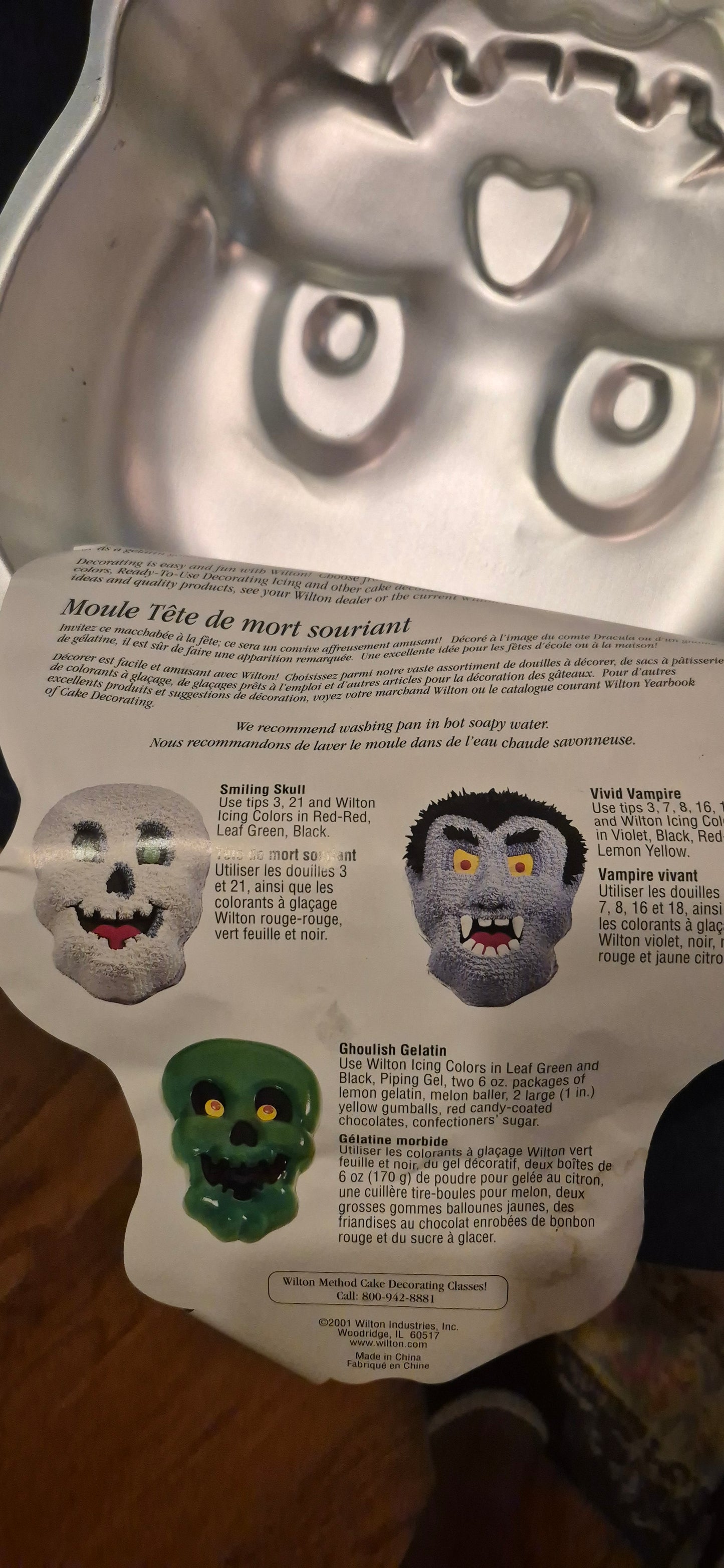 Wilton Smiling Skull Cake Pan Halloween New w/ Insert Aluminum Vintage 2001