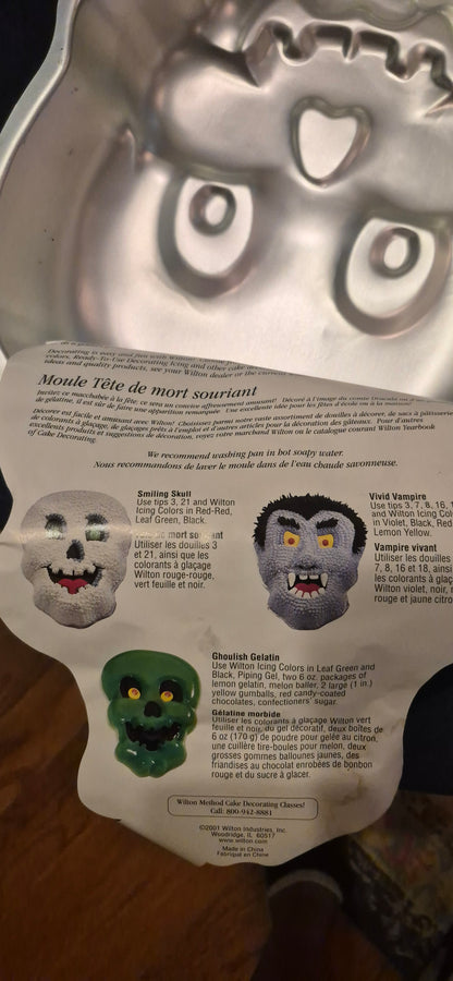 Wilton Smiling Skull Cake Pan Halloween New w/ Insert Aluminum Vintage 2001