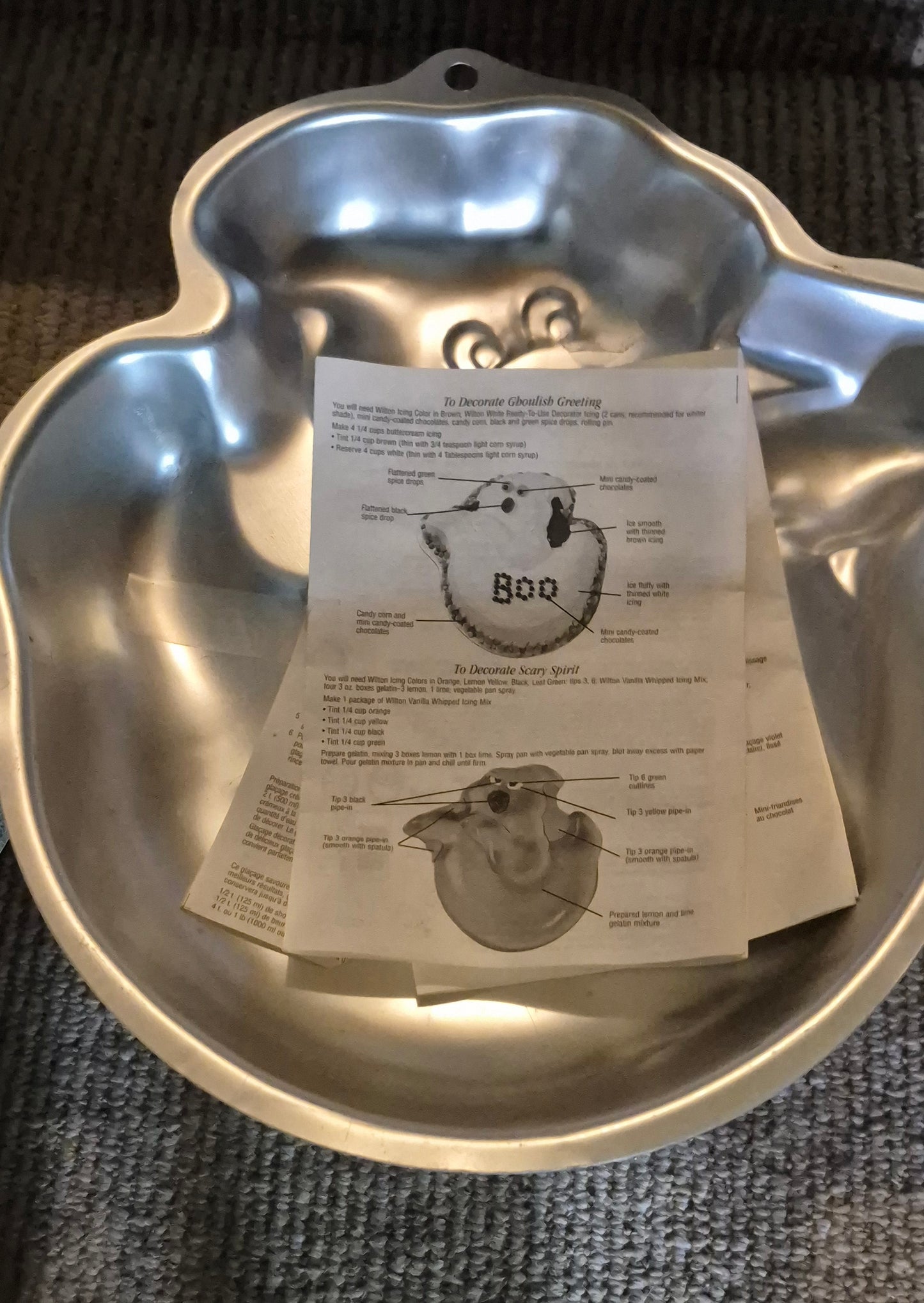 Wilton Spooky Ghost Aluminum Cake Pan – 2003 - # 2105-2090