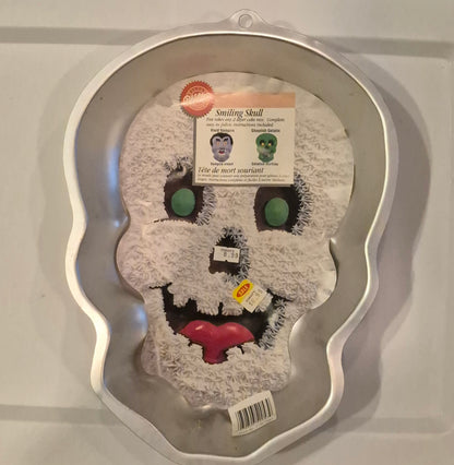 Wilton Smiling Skull Cake Pan Halloween New w/ Insert Aluminum Vintage 2001